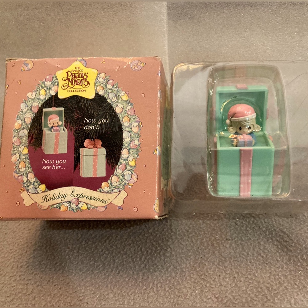 Vintage NIB Little Girl Pop Up Precious Moments Ornament